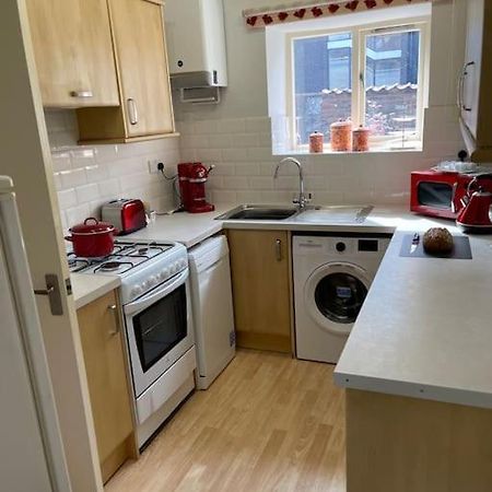 Centre Of Town House 3 Bedrooms Sleeps 5 And Infant Free Onsite Parking 2 Cars King's Lynn Eksteriør bilde